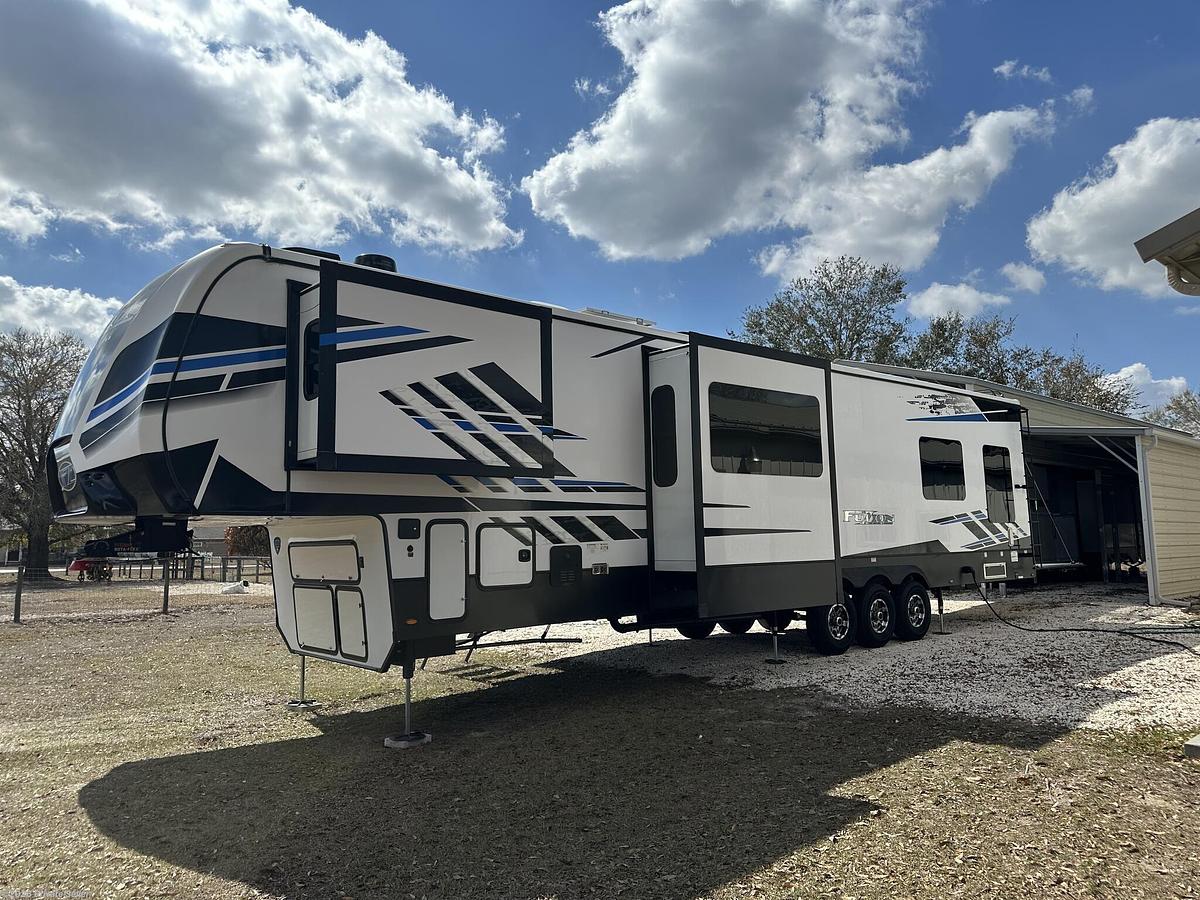 Used 2023 Keystone Fuzion 430 Fifth Wheel Toy Hauler