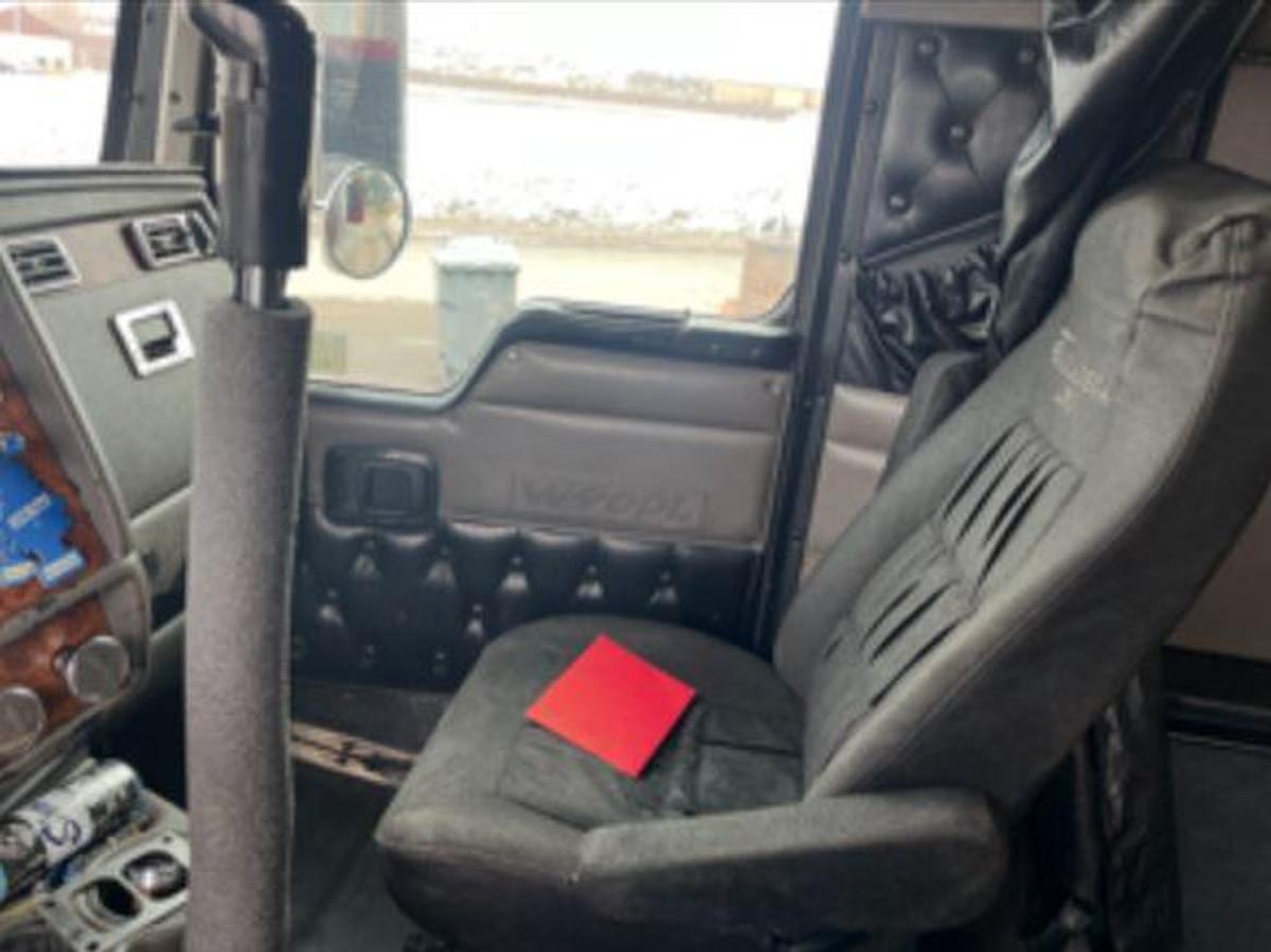 Used 2004 Kenworth W900 Conventional Sleeper Semi