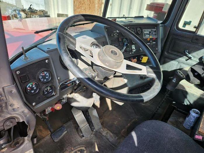 Used 1997 Mack RD688ES with a National 800C Crane