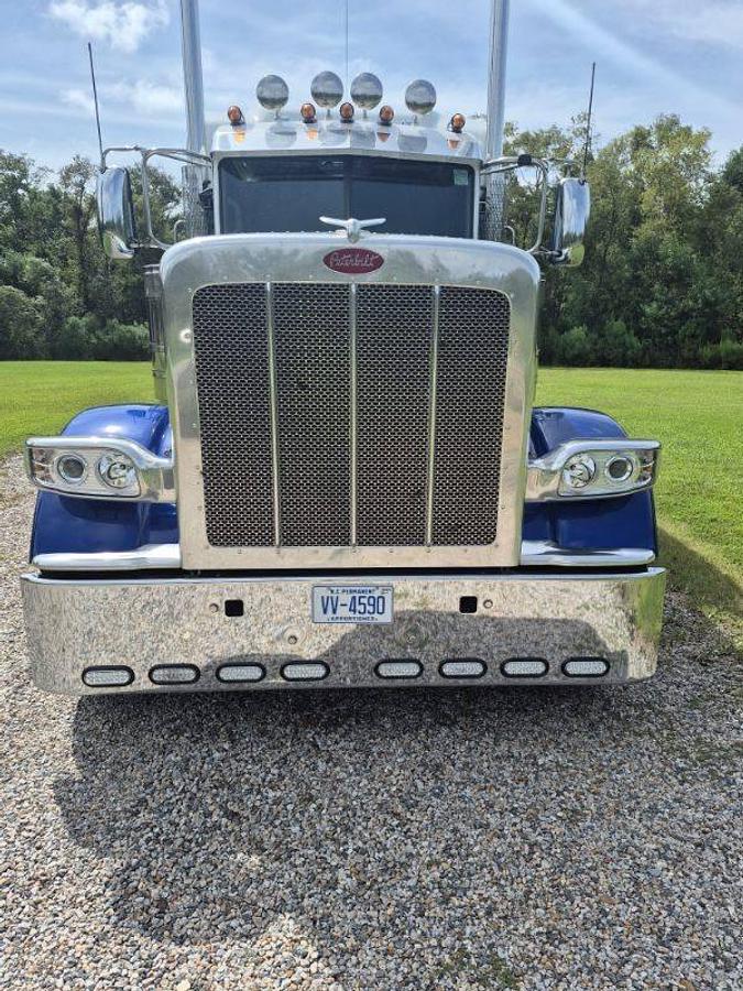 Used 2024 Peterbilt 389 Conventional Sleeper Semi