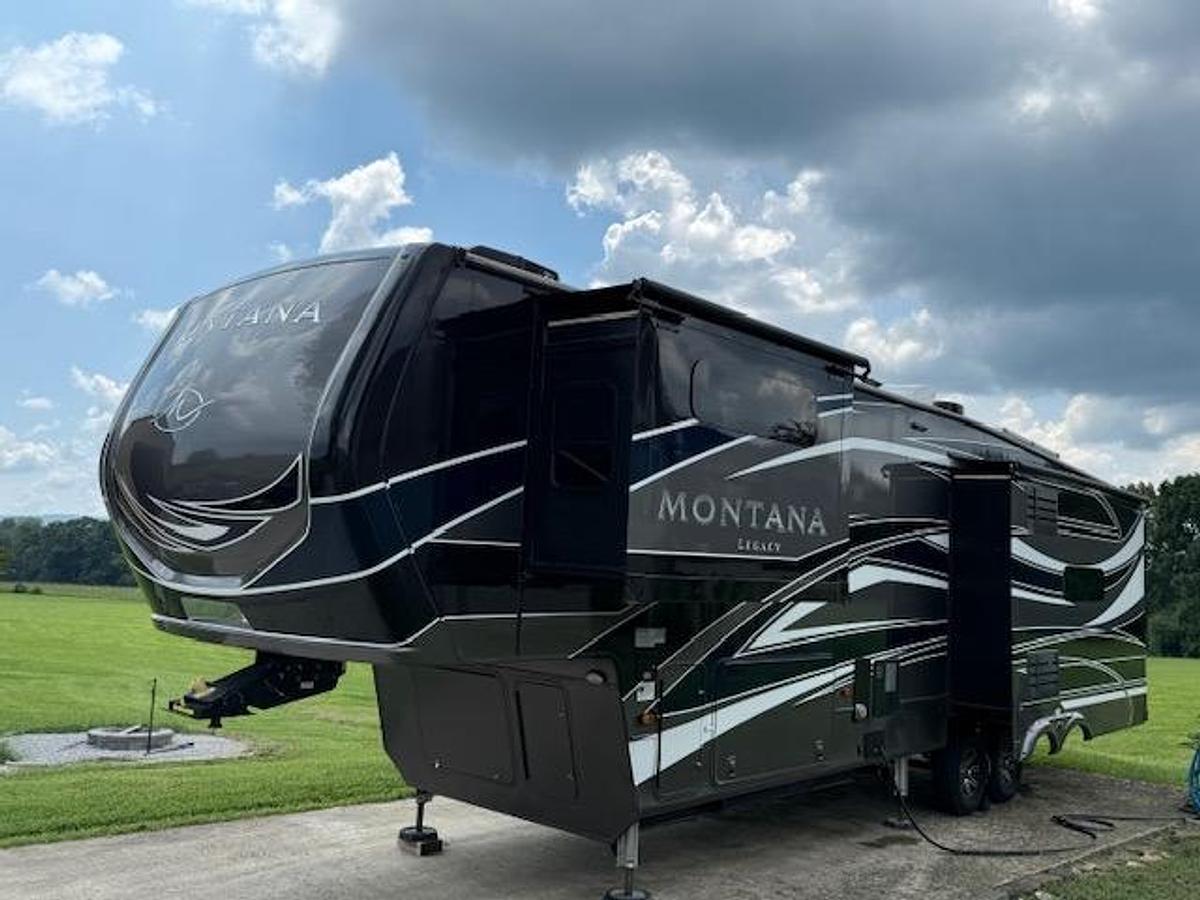 Used 2022 Keystone Montana Legacy Edition 3231CK