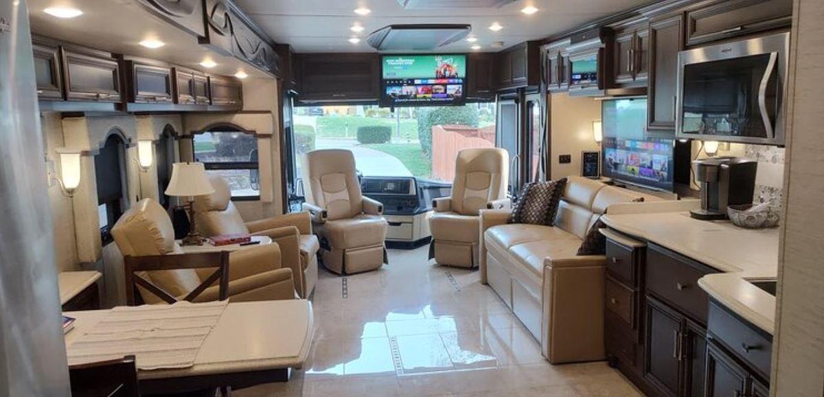 Used 2018 Newmar Ventana 4369