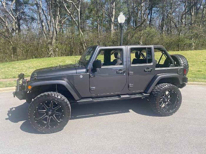Used 2018 JEEP Wrangler Unlimited Sahara