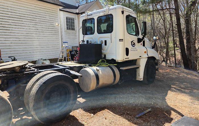 Used 2012 Freightliner Cascadia 125