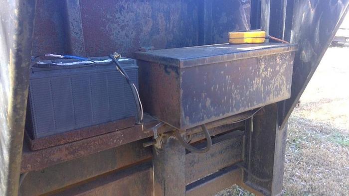 Used 2000 14 ft Gooseneck Dump Trailer