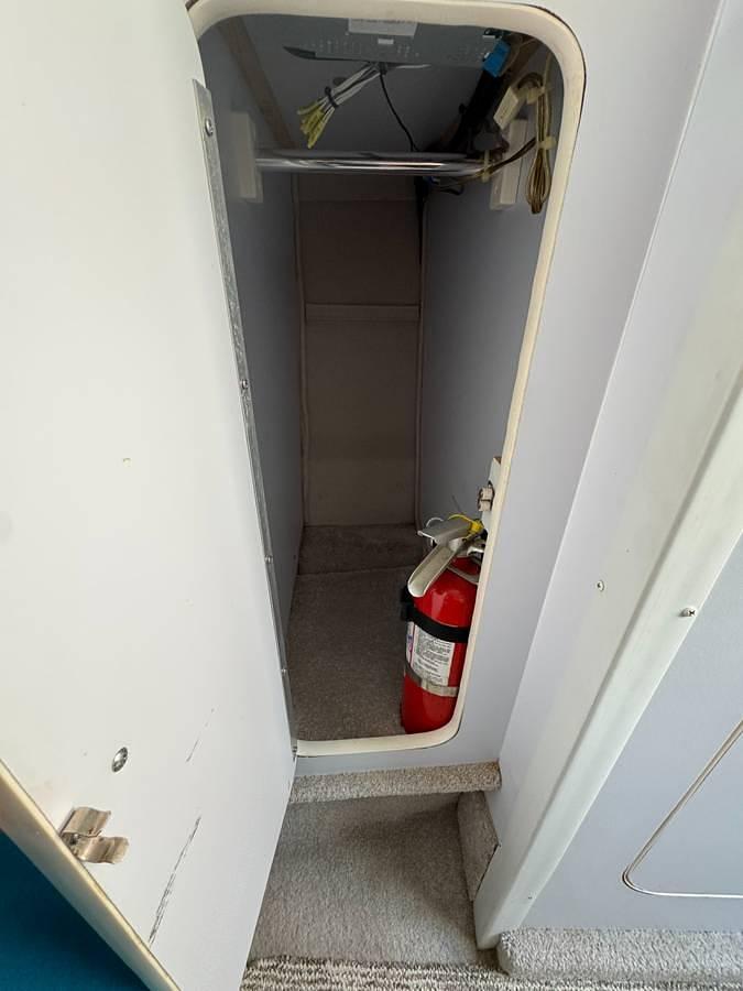 Used 1993 Rinker Fiesta Vee 260 Cruiser