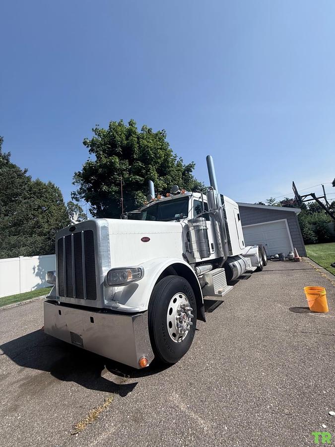 Used 2017 Peterbilt 389 Sleeper Truck