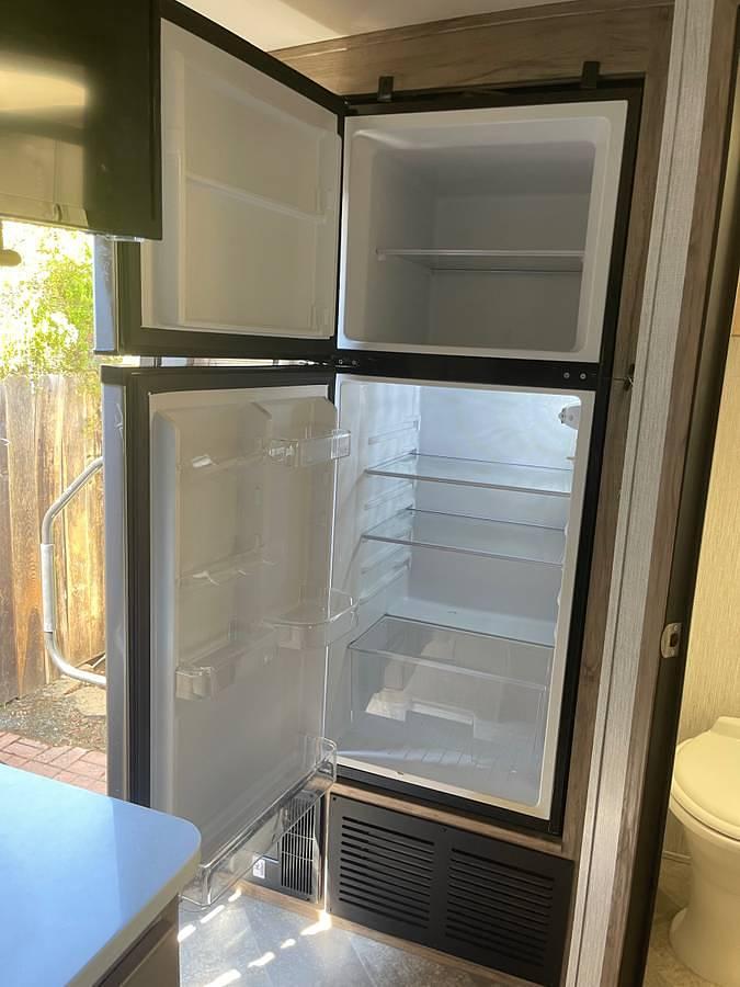 Used 2022 Palomino Solaire 24 ft 205SS