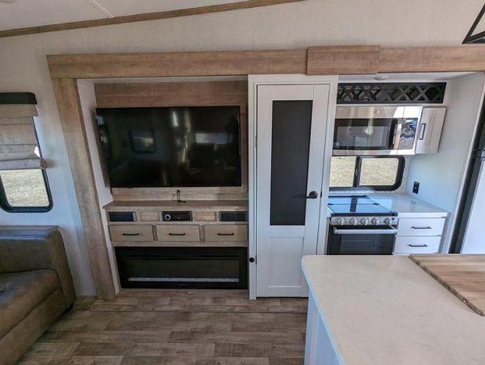 Used 2022 Keystone Arcadia 3660RL