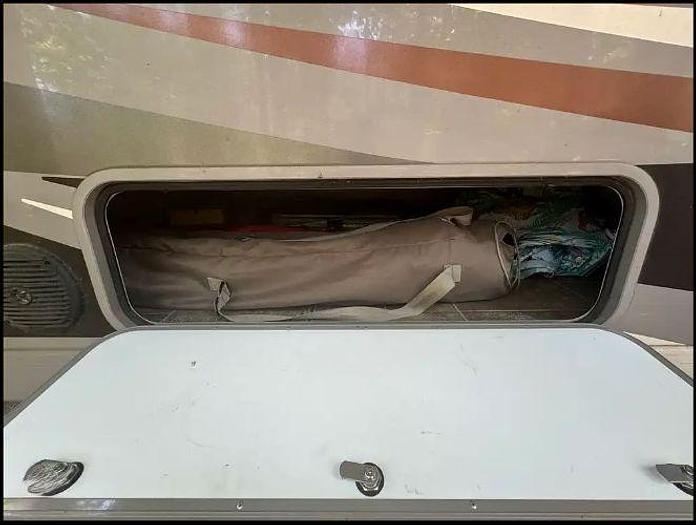 Used 2015 Thor Motor Coach Hurricane 27K