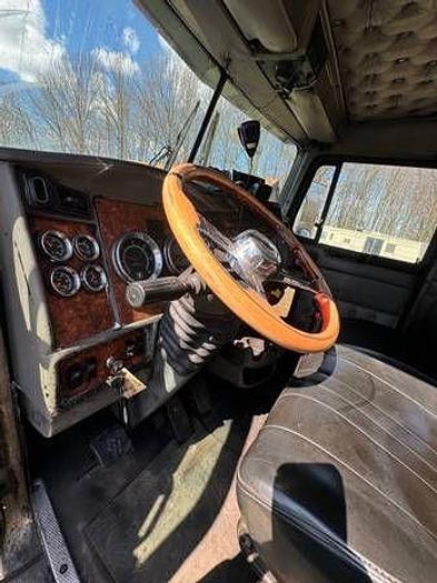 Used 2005 KENWORTH W900L