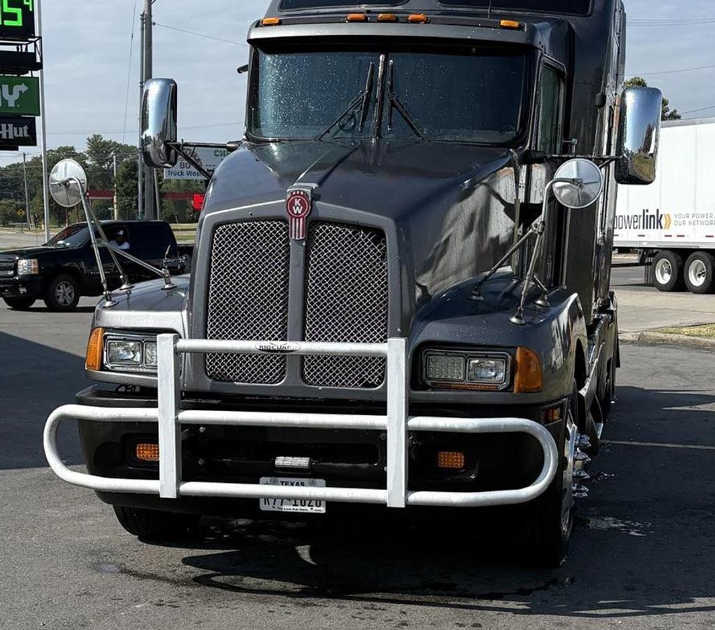 Used 1999 Kenworth T600 Sleeper Semi Truck