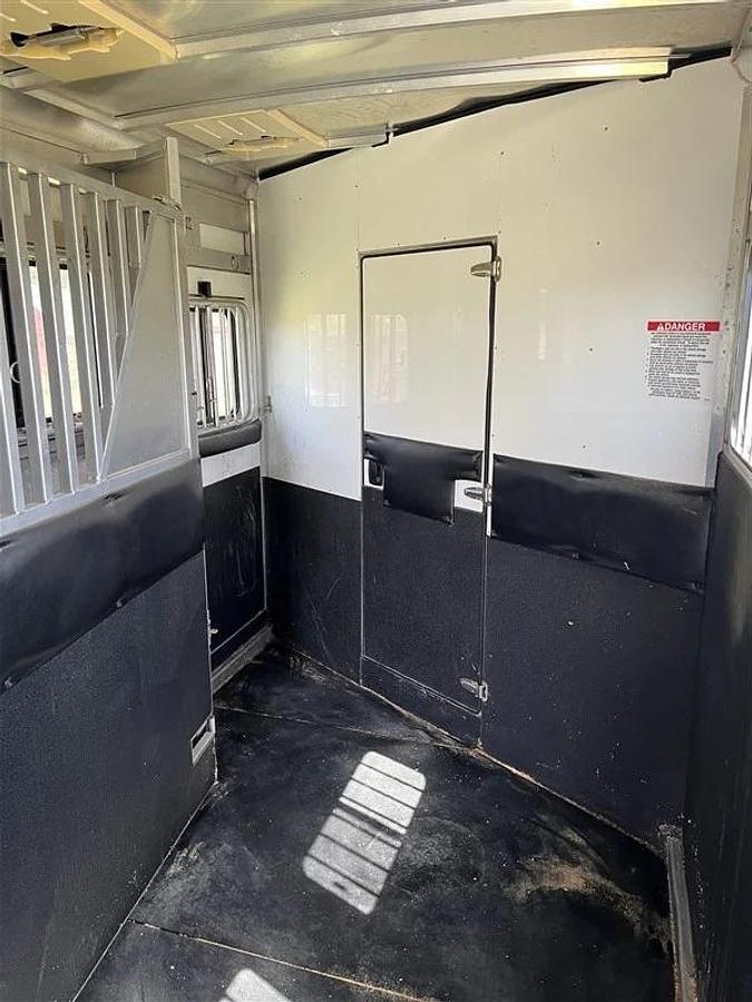 Used 2010 Sundowner Sunlite 720 6 Horse