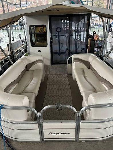 Used 2007 Suntracker Party Barge 32