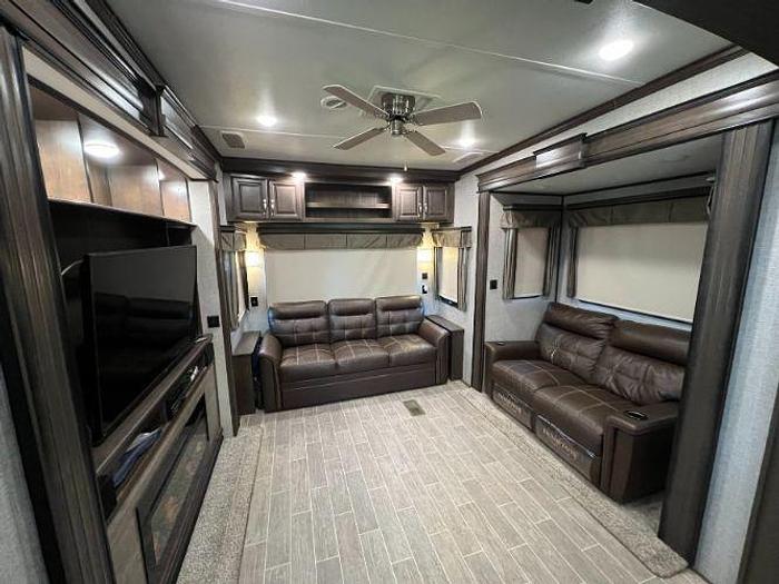 Used 2019 Keystone Alpine 3500RL
