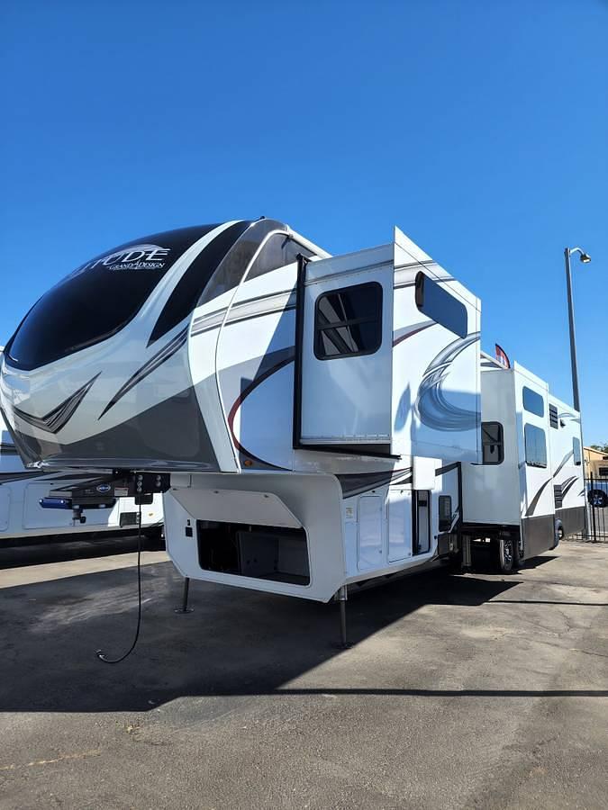 Used 2022 Grand Design Solitude 378 Mbs