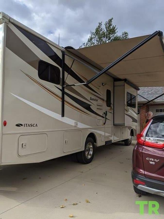 Used 2015 Winnebago Itasca Sunstar 30T