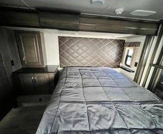 Used 2020 Keystone Montana 3721RL