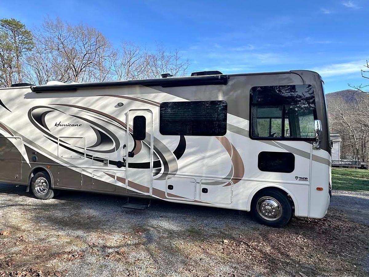 Used 2017 Thor Motor Coach Hurricane