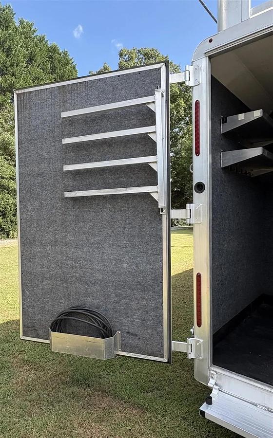 Used 2017 Merhow 4 Horse with Living Quarters