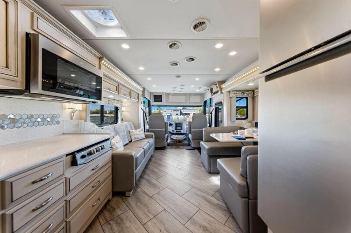 Used 2021 Newmar Bay Star 3005 Class A Motorhome