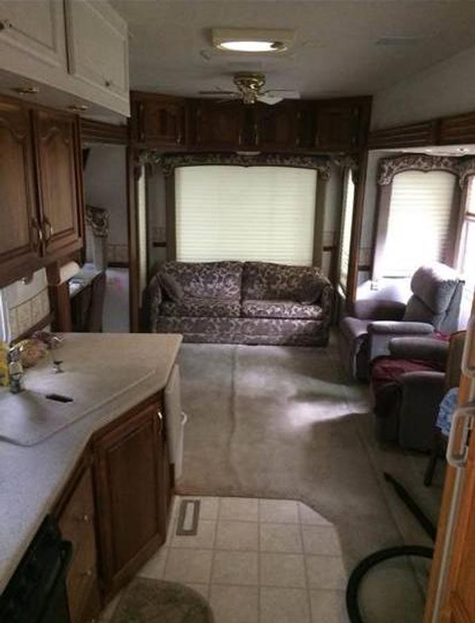 Used 2011 Fleetwood Avion