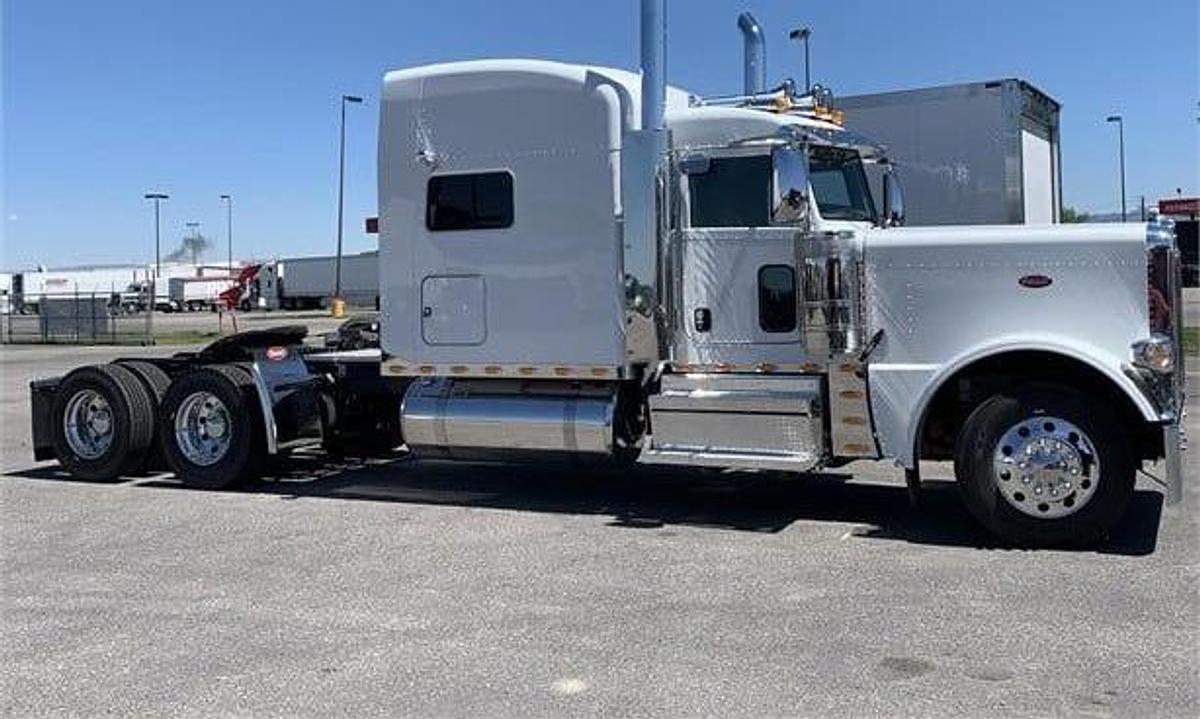 Used 2021 Peterbilt 389