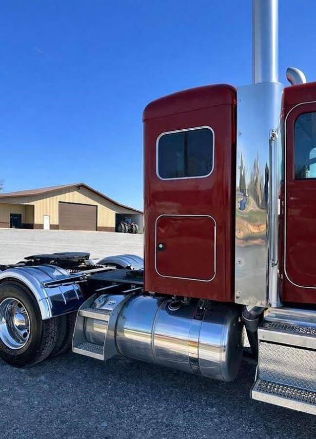 Used 2023 Peterbilt 389