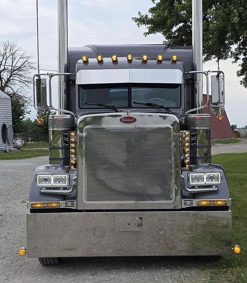 Used 2006 Peterbilt 379 Sleeper Truck