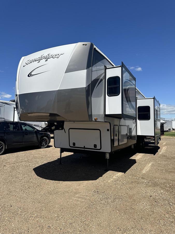 Used 2023 Forest River Sandpiper 388BHBD