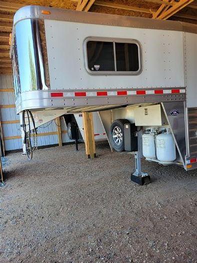 Used 2017 Elite Trailer Mfg Three Horse Gooseneck with Living Quarters