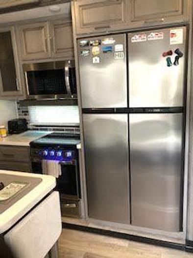 Used 2021 Keystone Montana 3760FL