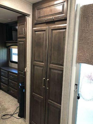 Used 2019 Keystone Avalanche 382FL