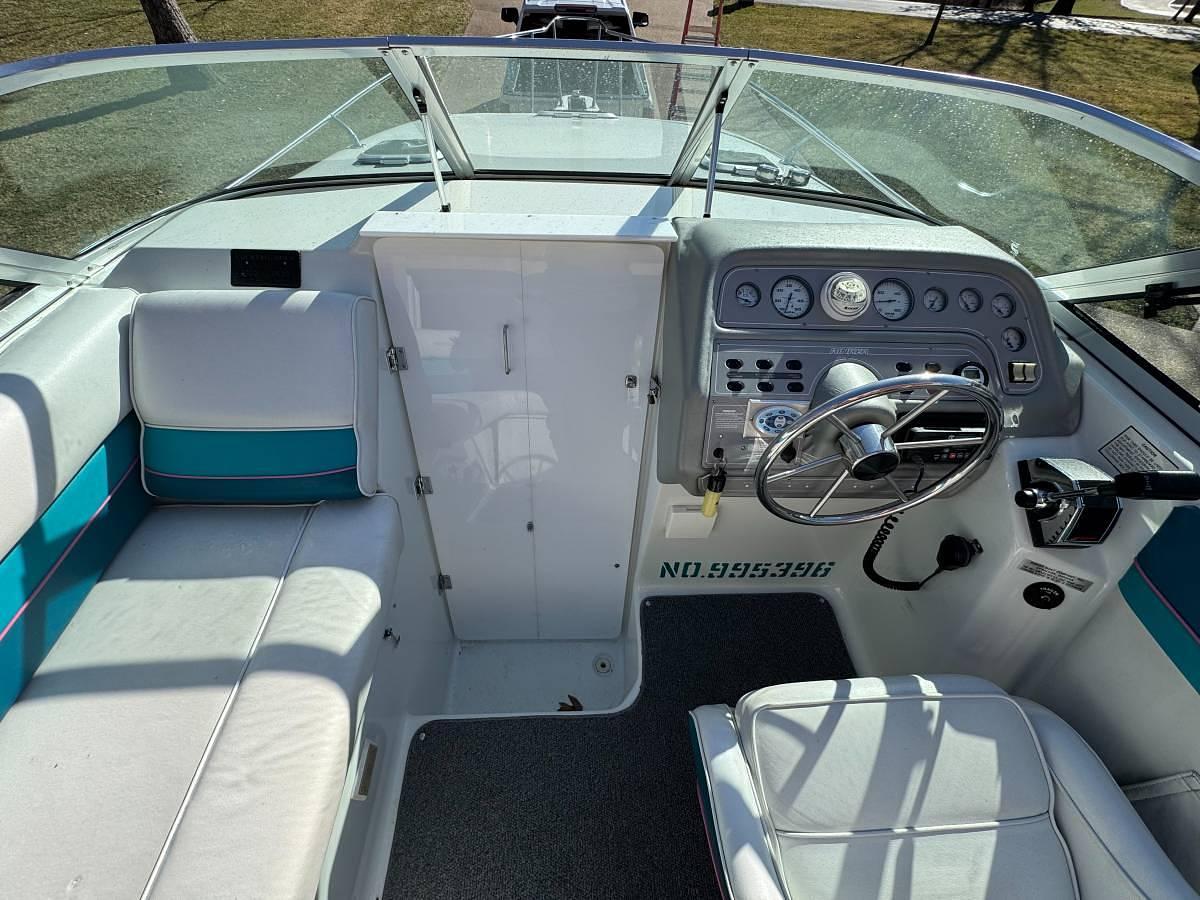 Used 1993 Rinker Fiesta Vee 260 Cruiser