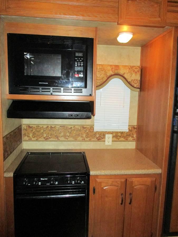 Used 2009 Keystone Montana 3400RL