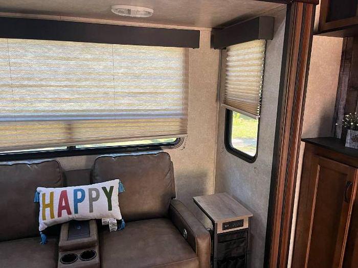 Used 2014 Keystone Carbon 31 Toyhauler