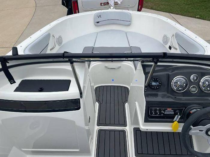 Used 2022 Bayliner VR4 Ski Boat