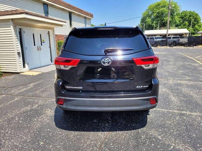 Used 2017 Toyota Highlander XLE AWD