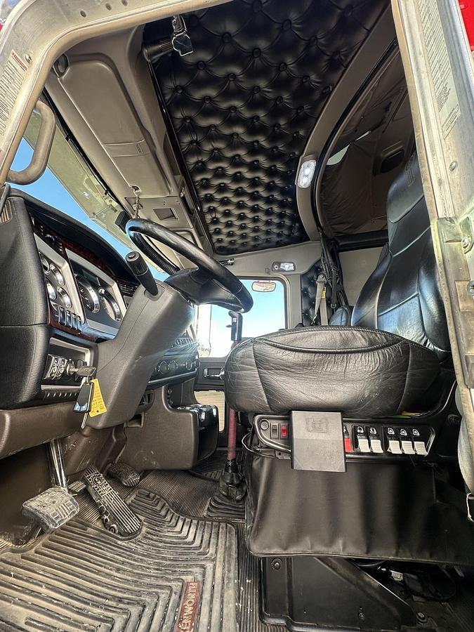 Used 2019 Kenworth W900