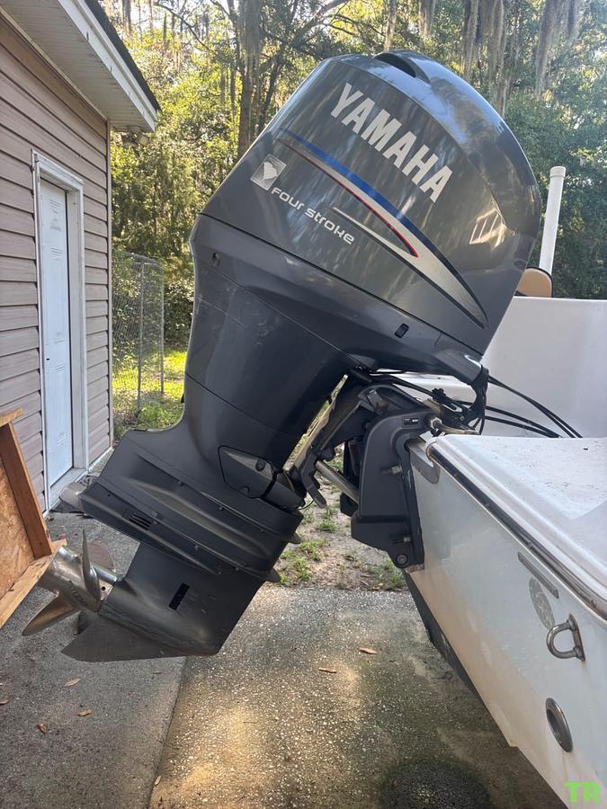 Used 2007 Sea Hunt Triton Center