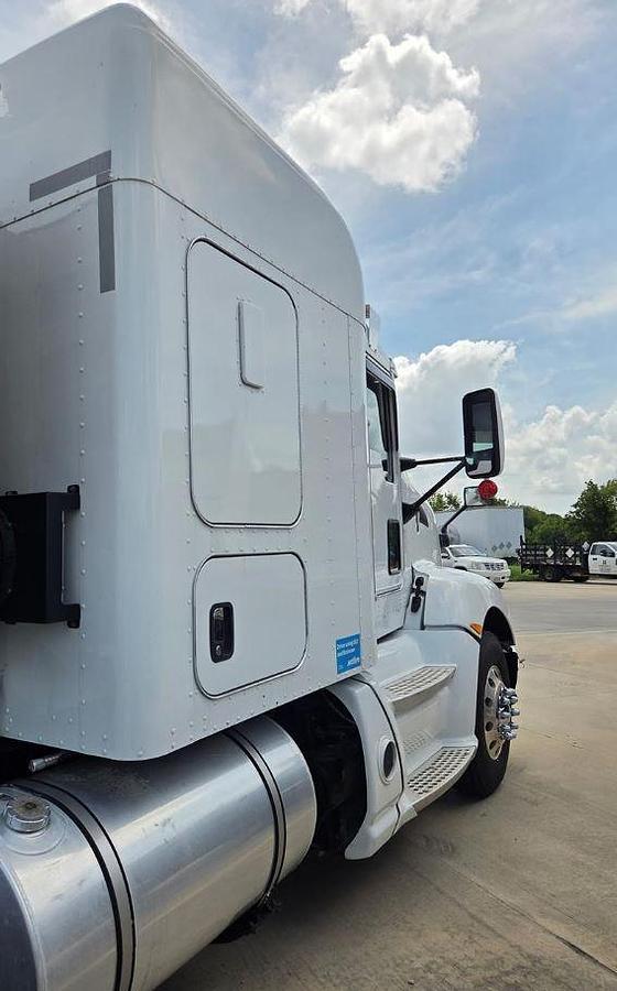 Used 2016 KENWORTH T660 Conventional Sleeper Semi