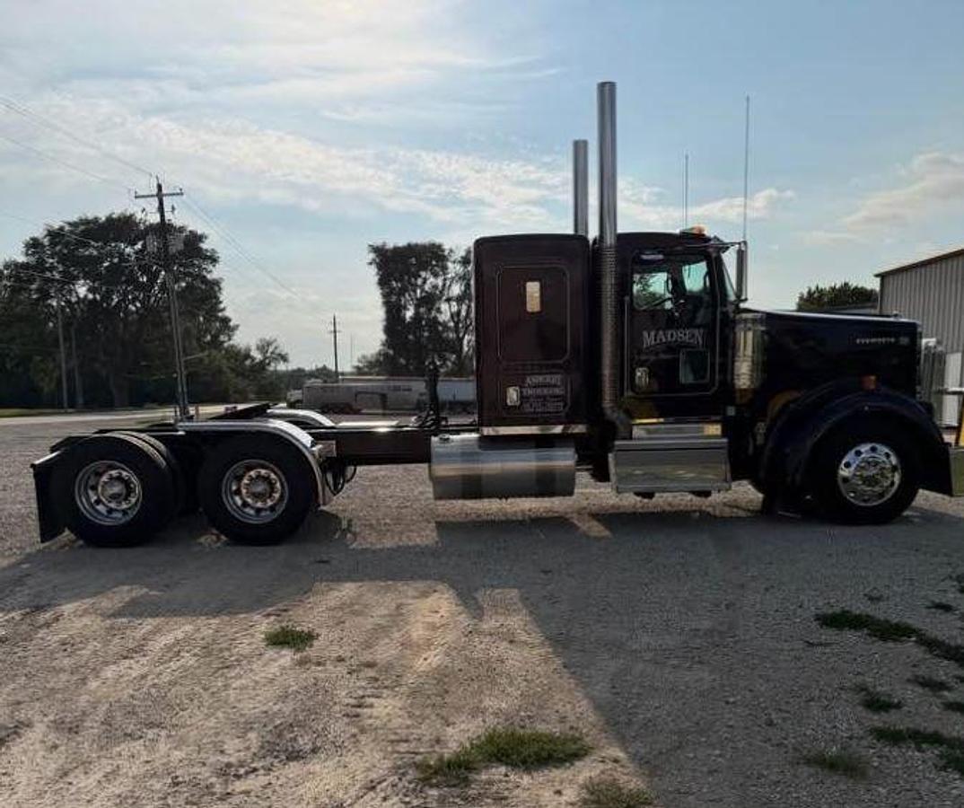 Used 2024 Kenworth W900