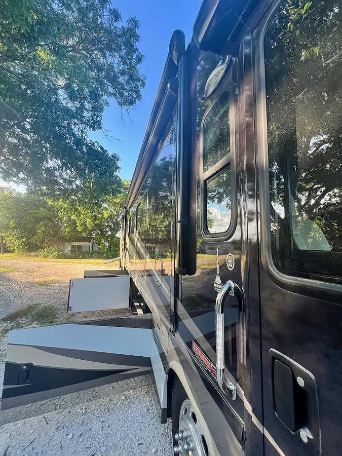 Used 2014 Itasca Meridian 42GQ Class A Motorhome