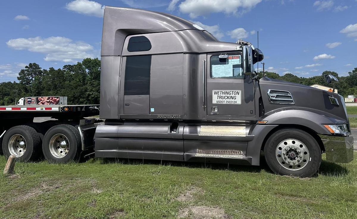 Used 2018 Western Star 5700XE & 2023 FONTAINE DROP DECK