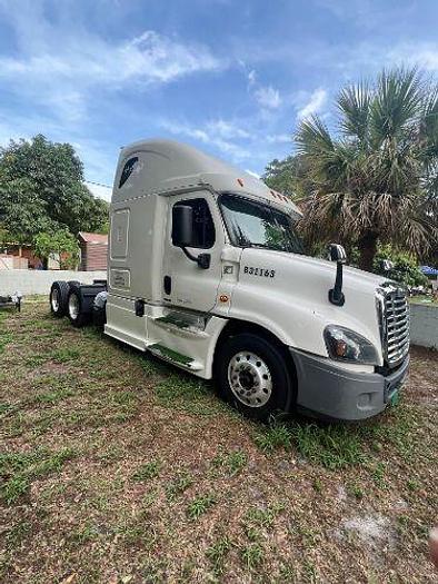 Used 2015 Freightliner Cascadia