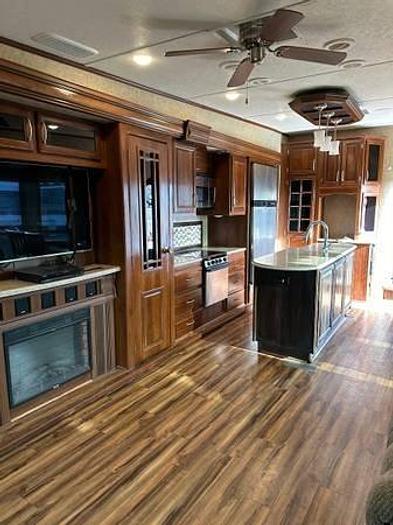 Used 2017 Prime Time Manufacturing Sanibel 3550