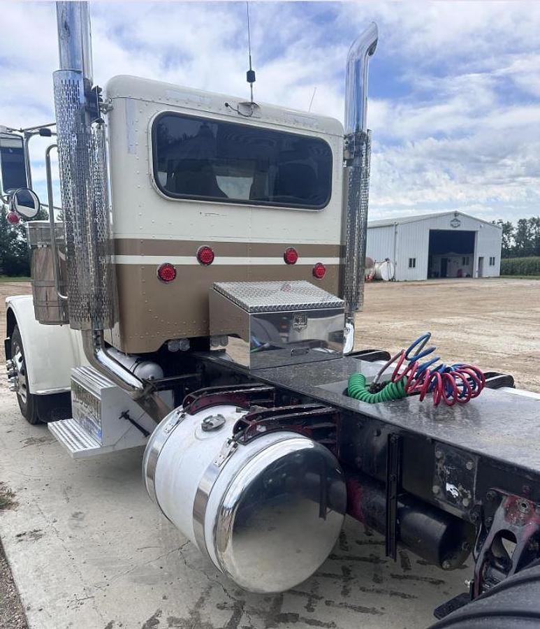 Used 2018 Peterbilt 389 Day Cab Truck