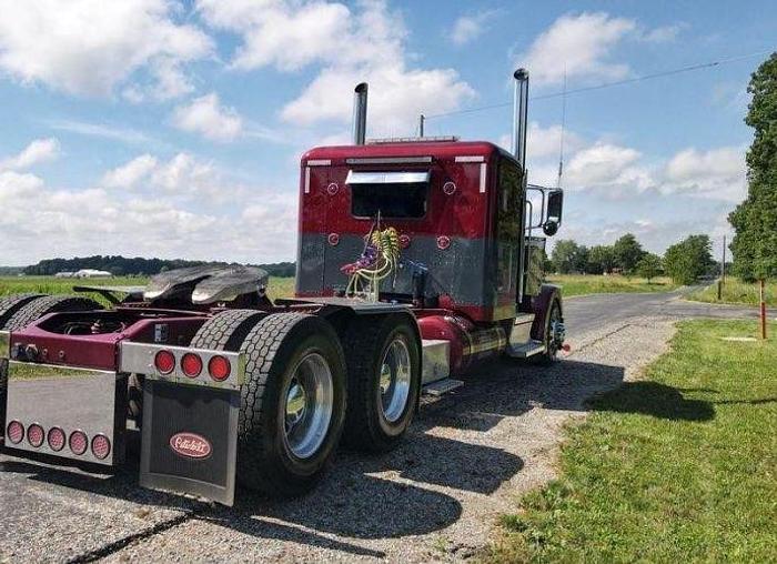 Used 2023 Peterbilt 389