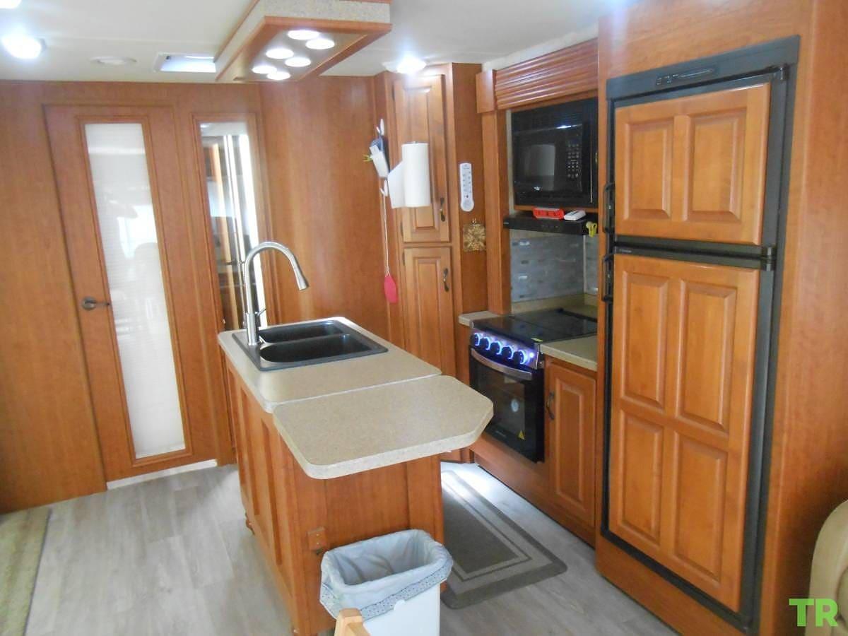 Used 2008 Damon Challenger Class A Motorhome