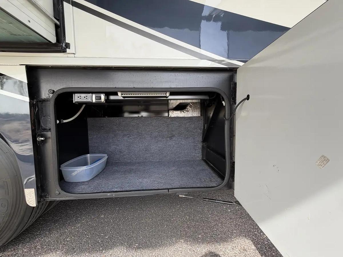Used 2015 Winnebago Itasca Ellipse 42HD